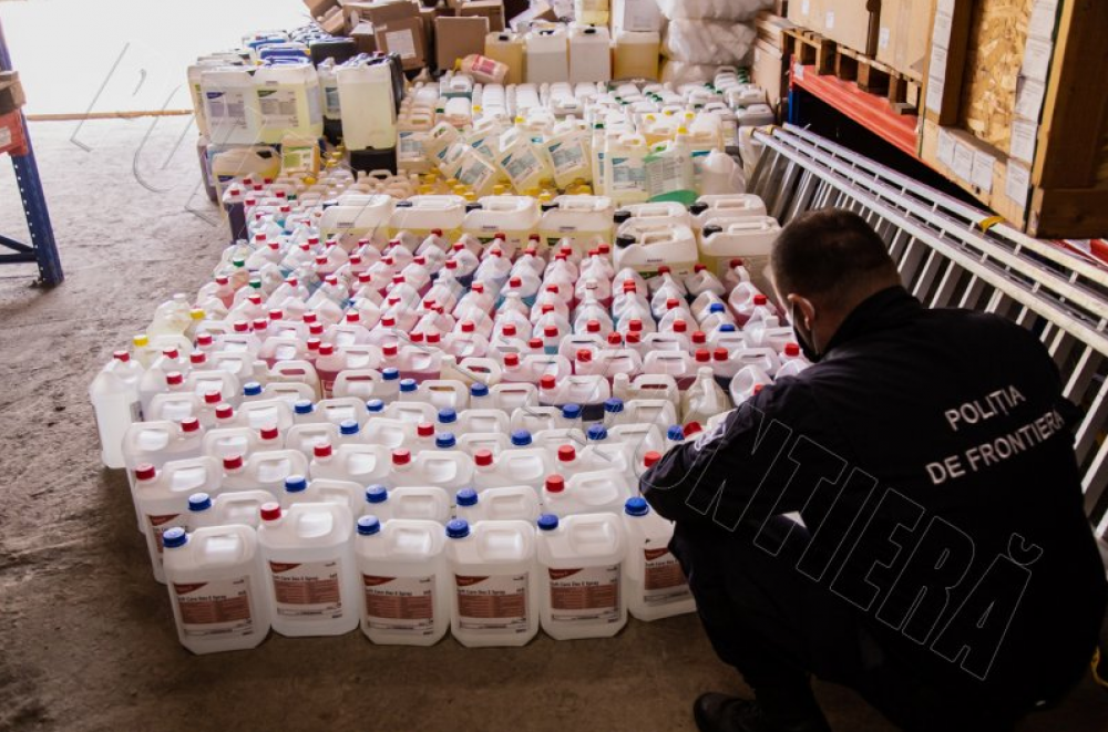 Contrafacere de dezinfectanți în proporții deosebit de mari, anihilată la Chișinău